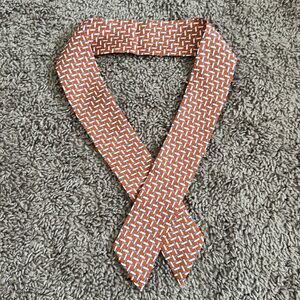 NWOT J. McLaughlin Women's Silk Choker Scarf
Multicolour